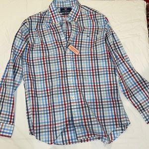 Vineyard vines men’s slim fit whale shirt. Size L with tags. Never worn